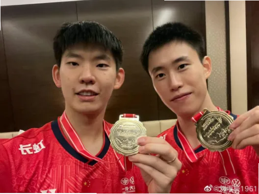 刘雨辰与欧烜屹是中国羽毛球男双的“双塔”